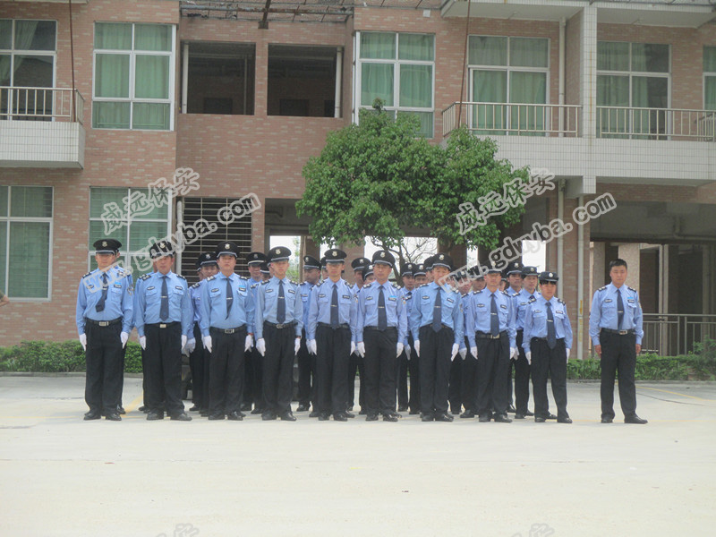 廣場巡邏保安撿四萬現(xiàn)金如數(shù)歸還失主