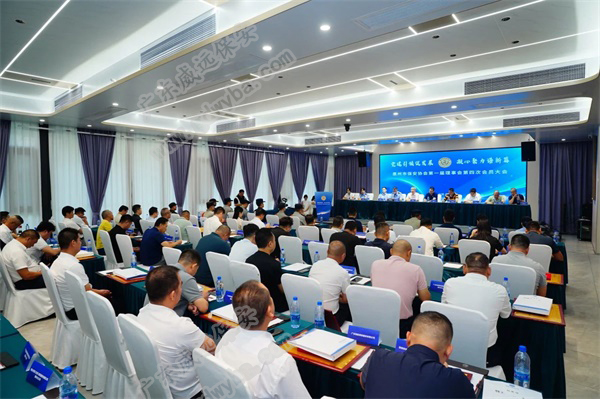 胖東來招本科學(xué)歷當(dāng)保安保潔引熱議 業(yè)內(nèi)人士：要看崗位設(shè)置薪資