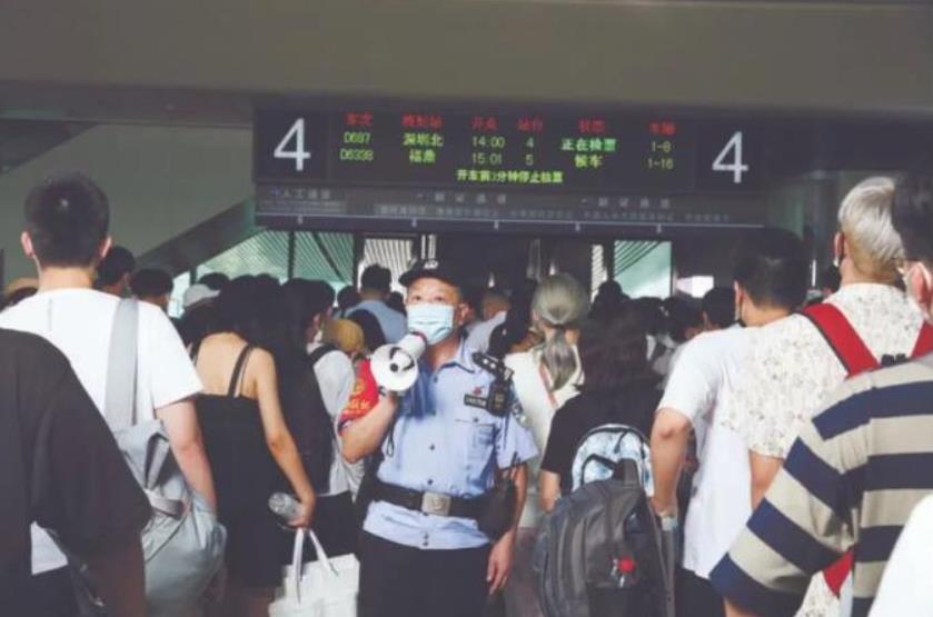 這名保安被破格錄用為人民警察！而且成長(zhǎng)為“公安英?！? title=